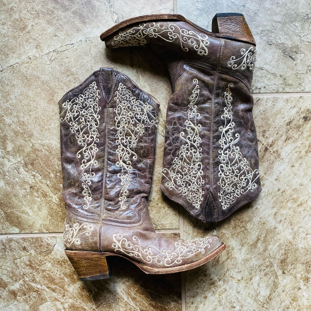 Corral Crater Bone Embroidered Boots size 8.5